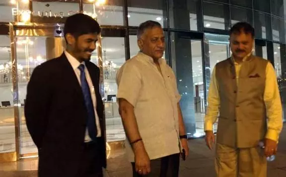 വികെ സിങ് ജിദ്ദയില്; തൊഴിലാളികള്ക്ക് നിയമസഹായം നല്കുമെന്ന് സൌദി വികെ സിങ് ജിദ്ദയില്; തൊഴിലാളികള്ക്ക് നിയമസഹായം നല്കുമെന്ന് സൌദി