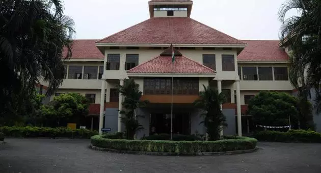 സംസ്‍കൃത സര്‍വകലാശാല കവാടത്തില്‍ എന്ത് ത്യാഗം സഹിച്ചും പ്രതിമ സ്ഥാപിക്കുമെന്ന് കുമ്മനം