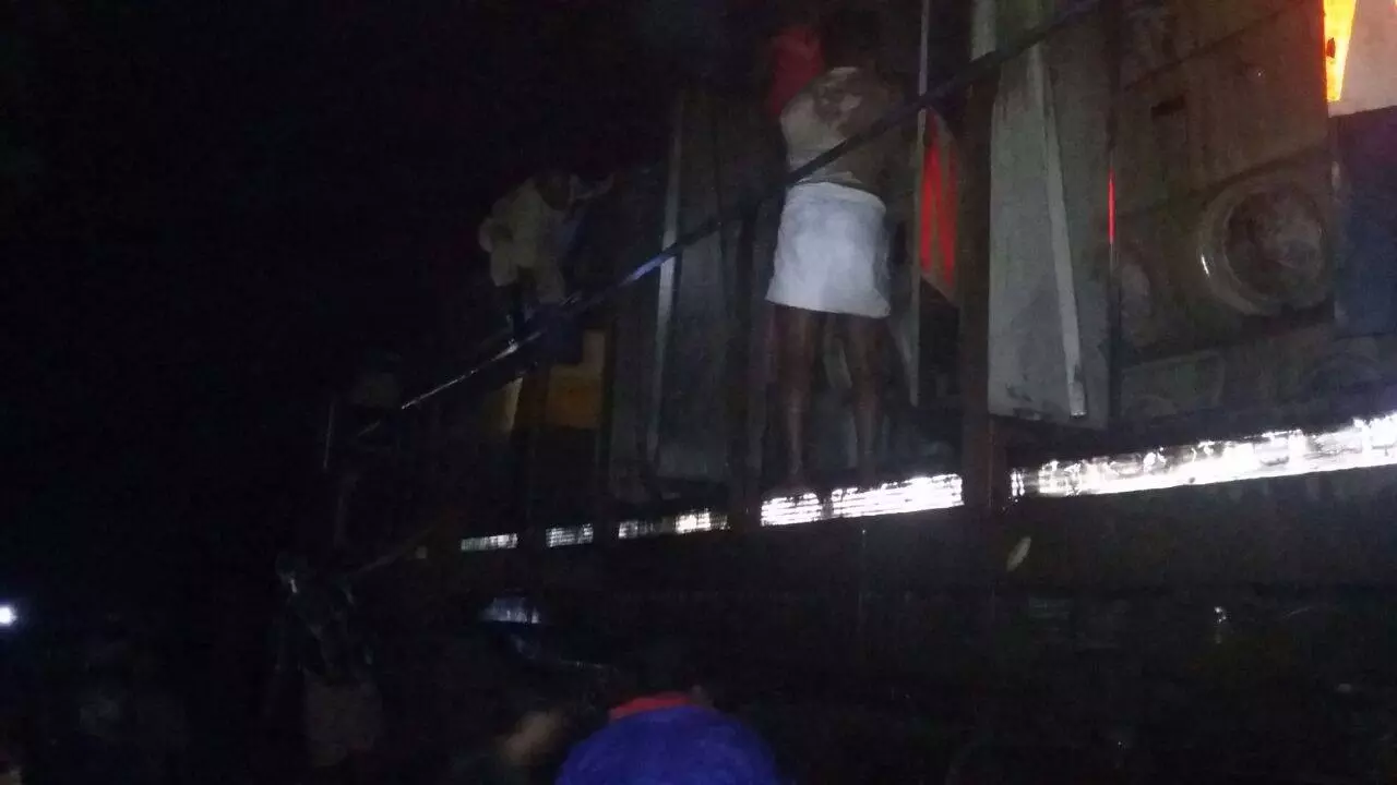 മാവേലി എക്സ്പ്രസിന്‍റെ എഞ്ചിന് തീപിടിച്ചു; ആളപായമില്ല