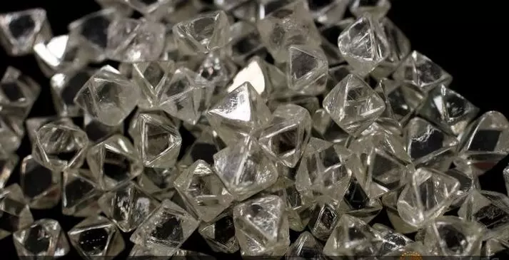 വജ്രങ്ങളിലെ വ്യാജനെ തിരിച്ചറിയാന് പുതിയ സാങ്കേതിക വിദ്യ വജ്രങ്ങളിലെ വ്യാജനെ തിരിച്ചറിയാന് പുതിയ സാങ്കേതിക വിദ്യ