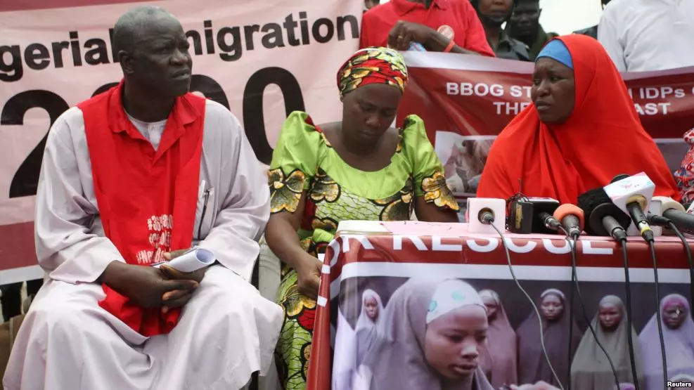 നൈജീരിയന് പ്രസിഡന്റിന്റെ വസതിയിലേക്ക് തട്ടികൊണ്ടുപോയ കുട്ടികളുടെ രക്ഷിതാക്കളുടെ മാര്ച്ച് നൈജീരിയന് പ്രസിഡന്റിന്റെ വസതിയിലേക്ക് തട്ടികൊണ്ടുപോയ കുട്ടികളുടെ രക്ഷിതാക്കളുടെ മാര്ച്ച്