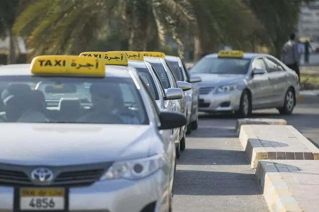 അബൂദബിയില്‍ ടാക്സി ഡ്രൈവര്‍മാര്‍ പണിമുടക്കുന്നു