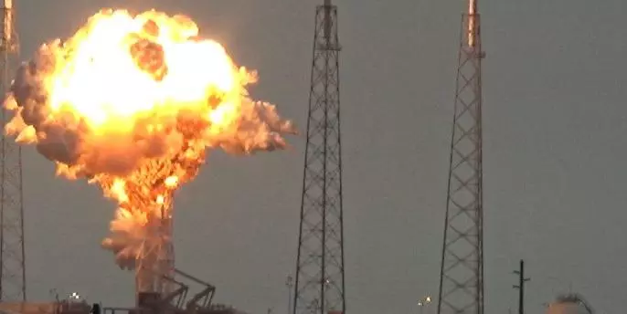 ഫാല്‍ക്കണ്‍ 9 റോക്കറ്റ് വിക്ഷേപണത്തിനിടെ പൊട്ടിത്തെറിച്ചു