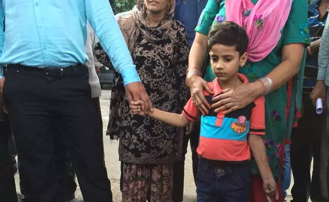 ഫോട്ടോ സഹായിച്ചു; ഒരു വയസ്സുള്ളപ്പോള് കാണാതായ മകനെ പത്താംവയസ്സില് കണ്ടെത്തി ഫോട്ടോ സഹായിച്ചു; ഒരു വയസ്സുള്ളപ്പോള് കാണാതായ മകനെ പത്താംവയസ്സില് കണ്ടെത്തി