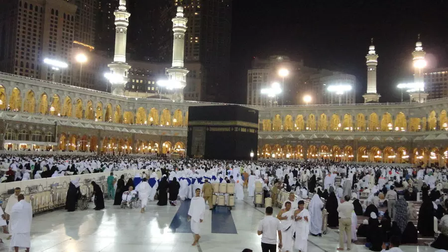 കഅബക്ക് ചുറ്റുമുള്ള മതാഫ് തീര്ഥാടകര്ക്ക് ഒഴിഞ്ഞു കൊടുക്കണമെന്ന് മക്ക ഗവര്ണര് കഅബക്ക് ചുറ്റുമുള്ള മതാഫ് തീര്ഥാടകര്ക്ക് ഒഴിഞ്ഞു കൊടുക്കണമെന്ന് മക്ക ഗവര്ണര്