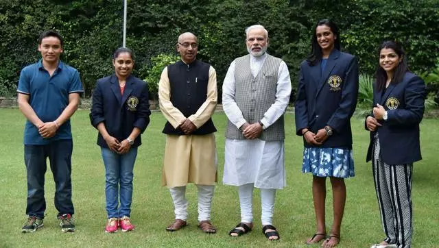 നാക്കുപിഴച്ചു; കായികമന്ത്രിക്ക് സിന്ധുവും സാക്ഷിയും സ്വര്‍ണ മെഡല്‍ ജേതാക്കള്‍ !