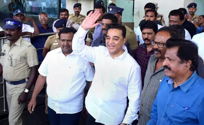 ഇസങ്ങളല്ല പ്രധാനം, വിശപ്പടക്കാനുള്ള സിദ്ധാന്തങ്ങളാണ് വേണ്ടതെന്ന് കമൽ ഹാസന് ഇസങ്ങളല്ല പ്രധാനം, വിശപ്പടക്കാനുള്ള സിദ്ധാന്തങ്ങളാണ് വേണ്ടതെന്ന് കമൽ ഹാസന്