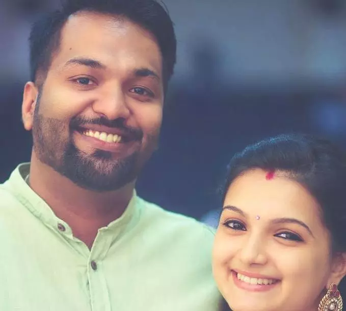 നടി അമ്മയായ വാര്ത്തക്കെതിരെ മോശം കമന്റിട്ട മനോരോഗികള്ക്ക് ചുട്ട മറുപടിയുമായി ഭര്ത്താവ് നടി അമ്മയായ വാര്ത്തക്കെതിരെ മോശം കമന്റിട്ട മനോരോഗികള്ക്ക് ചുട്ട മറുപടിയുമായി ഭര്ത്താവ്