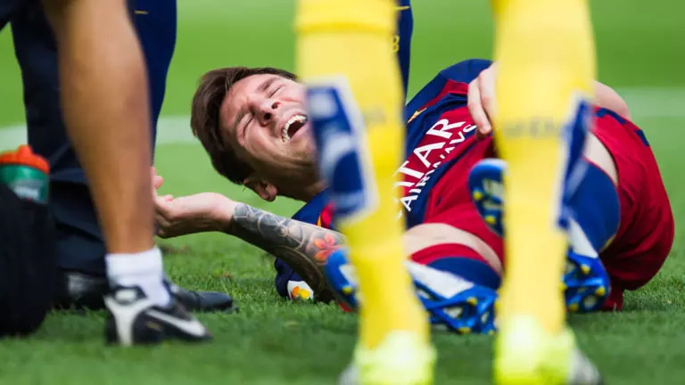 പരിക്ക്; അര്ജന്റീന ടീമിലേക്കുള്ള മെസിയുടെ തിരിച്ച് വരവ് വൈകും പരിക്ക്; അര്ജന്റീന ടീമിലേക്കുള്ള മെസിയുടെ തിരിച്ച് വരവ് വൈകും