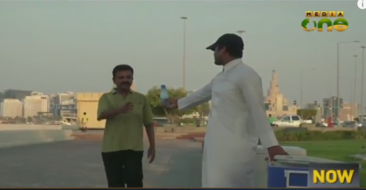 ചൂടിലുരുകുന്ന വഴിയാത്രക്കാര്‍ക്കായി കുപ്പിവെള്ളവുമായി മുഹമ്മദ് ഫിറോസ്