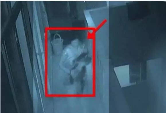 ആണ്കുഞ്ഞായതില് അസൂയ; നവജാതശിശുവിനെ ബന്ധുവായ സ്ത്രീ ആശുപത്രികെട്ടിടത്തില്നിന്ന് താഴോട്ടെറിഞ്ഞു ആണ്കുഞ്ഞായതില് അസൂയ; നവജാതശിശുവിനെ ബന്ധുവായ സ്ത്രീ ആശുപത്രികെട്ടിടത്തില്നിന്ന് താഴോട്ടെറിഞ്ഞു