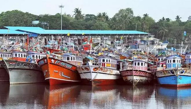 ഹാര്‍ബര്‍ സമരം: മുഖ്യമന്ത്രി ചർച്ച ചെയ്ത് തീരുമാനിക്കാതെ പിന്നോട്ടില്ലെന്ന് ബോട്ട് ഉടമകള്‍