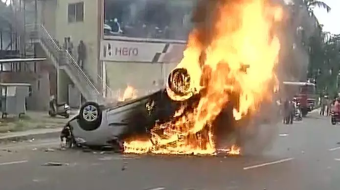 കര്‍ണാടകയില്‍ വ്യാപക അക്രമം: ‌കോഴിക്കോട് - ബംഗളൂരു സ്വകാര്യ ബസ് സര്‍വീസ് നിര്‍ത്തിവെച്ചു