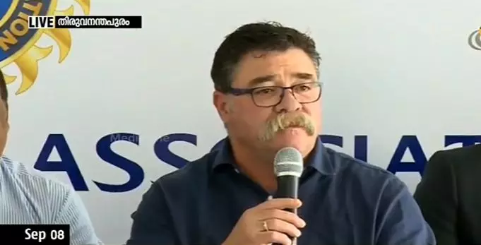 കുട്ടികള്‍ക്ക് ക്രിക്കറ്റിന്റെ പാഠങ്ങള്‍ ചൊല്ലിക്കൊടുത്ത് ഡേവിഡ് ബൂണ്‍