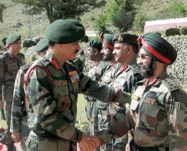 തെക്കന് കശ്മീരില് കൂടുതല് സൈന്യത്തെ വിന്യസിക്കും തെക്കന് കശ്മീരില് കൂടുതല് സൈന്യത്തെ വിന്യസിക്കും