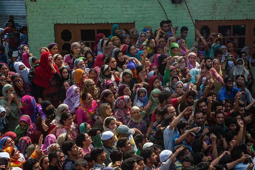 കശ്‍മീരില്‍ സേവനം മരവിപ്പിച്ച് മൊബൈല്‍ കമ്പനികള്‍