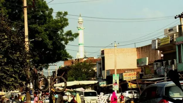 മേവാത്തില് പശു സംരക്ഷകര് അഴിഞ്ഞാടുന്നു; ശ്രദ്ധതിരിക്കാന് ബിരിയാണി റെയ്ഡ് നാടകം മേവാത്തില് പശു സംരക്ഷകര് അഴിഞ്ഞാടുന്നു; ശ്രദ്ധതിരിക്കാന് ബിരിയാണി റെയ്ഡ് നാടകം