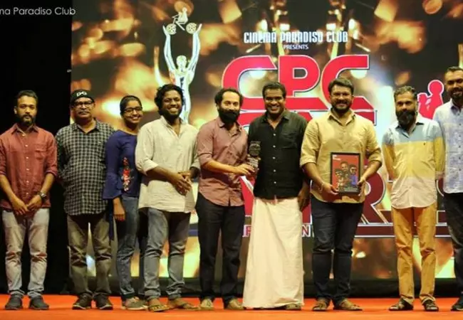 ഒരു അവാര്ഡും ഇല്ലാത്ത എന്റെ വീട്ടില് ഈ പുരസ്കാരം എല്ലാവരും കാണുന്ന രീതിയില് വെയ്ക്കും: ഫഹദ് ഫാസില് ഒരു അവാര്ഡും ഇല്ലാത്ത എന്റെ വീട്ടില് ഈ പുരസ്കാരം എല്ലാവരും കാണുന്ന രീതിയില് വെയ്ക്കും: ഫഹദ് ഫാസില്