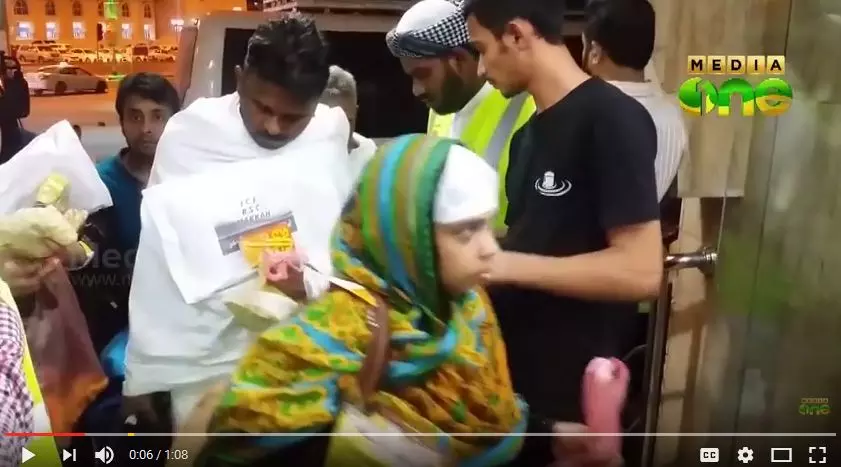 ഹാജിമാര്ക്ക് വഴികാട്ടിയായി മലയാളി സന്നദ്ധ പ്രവര്ത്തകര് ഹാജിമാര്ക്ക് വഴികാട്ടിയായി മലയാളി സന്നദ്ധ പ്രവര്ത്തകര്