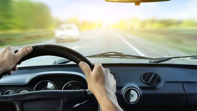 റോഡിലെ വേഗക്കാരായ ഡ്രൈവര്മാര്ക്ക് കടുത്ത ശിക്ഷ നല്കണമെന്ന് സുപ്രിംകോടതി റോഡിലെ വേഗക്കാരായ ഡ്രൈവര്മാര്ക്ക് കടുത്ത ശിക്ഷ നല്കണമെന്ന് സുപ്രിംകോടതി