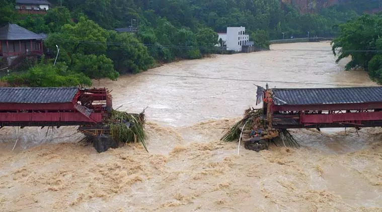 കൊടുങ്കാറ്റിലും മഴയിലും ചൈനയില് കനത്ത നാശം കൊടുങ്കാറ്റിലും മഴയിലും ചൈനയില് കനത്ത നാശം