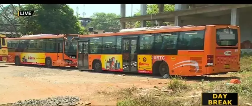 പത്തനംതിട്ടയില്‍ കട്ടപ്പുറത്തായിരുന്ന ലോ ഫ്ലോർ ബസുകൾ വീണ്ടും നിരത്തിലിറങ്ങി