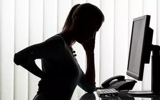 ഒമാനില് വിദേശി സ്ത്രീകള്ക്ക് ജോലി വിസ നല്കുന്നതിന് നിരോധമില്ല ഒമാനില് വിദേശി സ്ത്രീകള്ക്ക് ജോലി വിസ നല്കുന്നതിന് നിരോധമില്ല