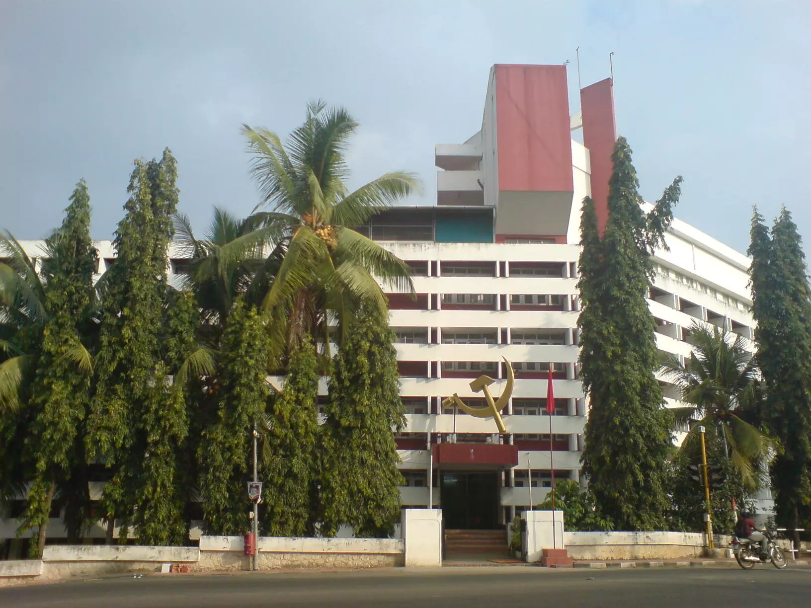 സിപിഎം സംസ്ഥാന സെക്രട്ടേറിയറ്റ് തുടങ്ങി