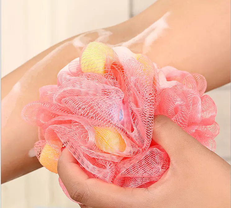 കുളിക്കുമ്പോള് ലൂഫ ഉപയോഗിക്കുന്നത് ചര്മ്മത്തിന് ഹാനികരം കുളിക്കുമ്പോള് ലൂഫ ഉപയോഗിക്കുന്നത് ചര്മ്മത്തിന് ഹാനികരം