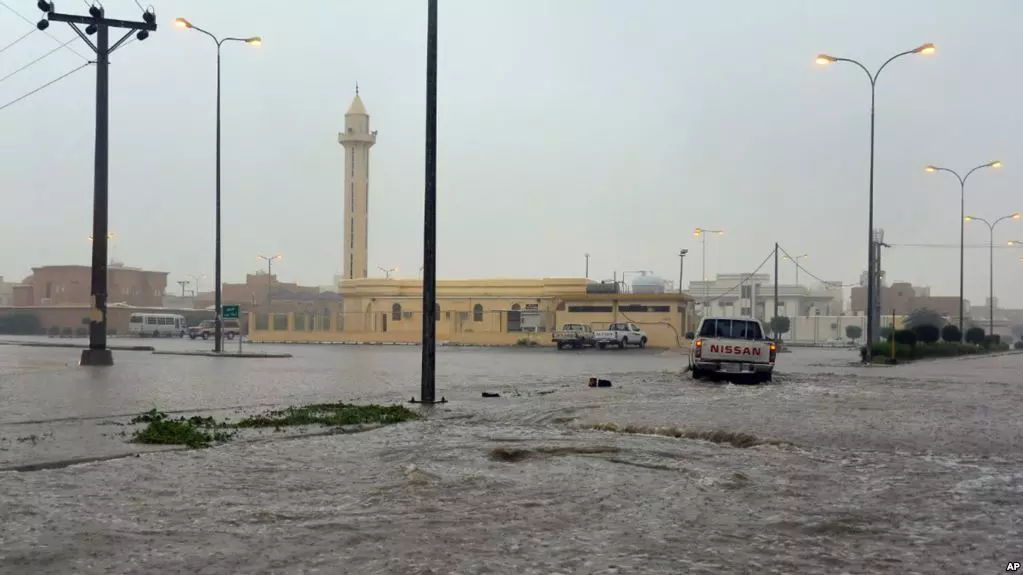 രണ്ട് ദിവസം തിമര്‍ത്ത് പെയ്ത മഴക്ക് സൗദിയില്‍ ശമനമായി