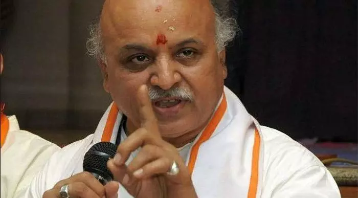 മോദിയെ സംവാദത്തിന് വെല്ലുവിളിച്ച് തൊഗാഡിയ 