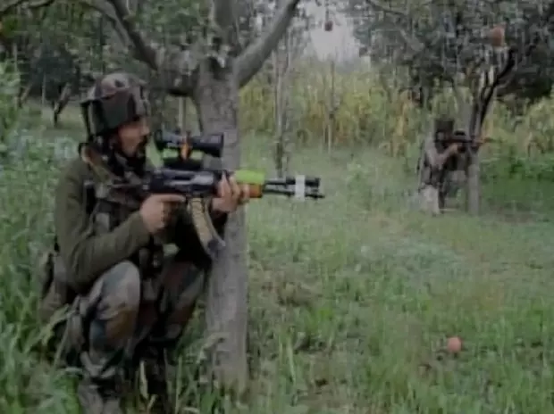 അനന്ത്നാഗില് ഏറ്റുമുട്ടല്; സൈന്യം രണ്ട് ഭീകരരെ വധിച്ചു അനന്ത്നാഗില് ഏറ്റുമുട്ടല്; സൈന്യം രണ്ട് ഭീകരരെ വധിച്ചു