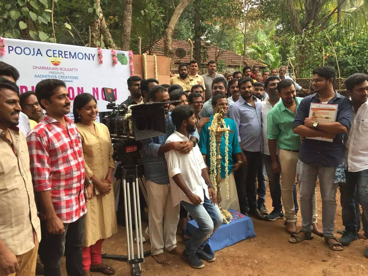 ധര്മജന് ബോള്ഗാട്ടി ഇനി നിര്മാതാവ്; ചിത്രത്തിന്റെ പൂജ നടന്നു ധര്മജന് ബോള്ഗാട്ടി ഇനി നിര്മാതാവ്; ചിത്രത്തിന്റെ പൂജ നടന്നു