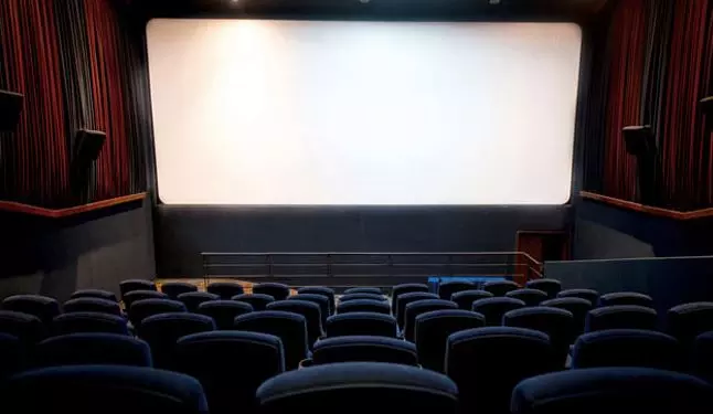 സിനിമാ തിയേറ്ററിനുള്ളില് വെച്ച് 19കാരിയെ പീഡിപ്പിച്ചു; പ്രതി പിടിയില് സിനിമാ തിയേറ്ററിനുള്ളില് വെച്ച് 19കാരിയെ പീഡിപ്പിച്ചു; പ്രതി പിടിയില്