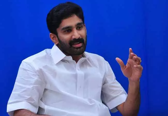 സംഘപരിവാറിന് മുന്പില് കീഴടങ്ങുന്ന ആഭ്യന്തര വകുപ്പ് ഫാറൂഖ് അധ്യാപകനെതിരെ കേസെടുത്തത് ഇരട്ടത്താപ്പ്: ബല്റാം സംഘപരിവാറിന് മുന്പില് കീഴടങ്ങുന്ന ആഭ്യന്തര വകുപ്പ് ഫാറൂഖ് അധ്യാപകനെതിരെ കേസെടുത്തത് ഇരട്ടത്താപ്പ്: ബല്റാം