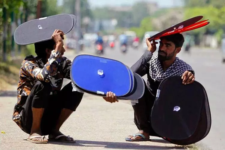ചൂട് കൂടുന്നു; സൂര്യാഘാതത്തെ പ്രതിരോധിക്കാനുള്ള വഴികളുമായി ഇന്ഫോ ക്ലിനിക്ക് ചൂട് കൂടുന്നു; സൂര്യാഘാതത്തെ പ്രതിരോധിക്കാനുള്ള വഴികളുമായി ഇന്ഫോ ക്ലിനിക്ക്