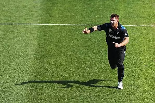 ആ അതിവേഗ സെഞ്ച്വറിക്കാരന്‍ ബാംഗ്ലൂരിലേക്ക് 