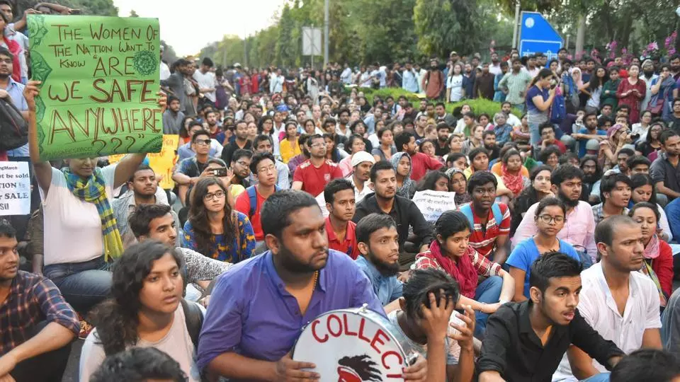 ജെഎന്‍യു വിദ്യാർത്ഥികളുടെ പാർലമെന്റ് മാർച്ച് പൊലീസ് തടഞ്ഞു