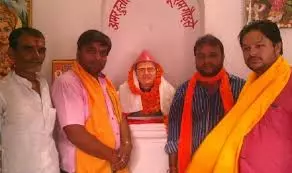 ഗാന്ധിജയന്തി ദിനത്തില് ഗോഡ്സെയുടെ പ്രതിമ അനാച്ഛാദനം ചെയ്ത് ഹിന്ദുമഹാസഭ ഗാന്ധിജയന്തി ദിനത്തില് ഗോഡ്സെയുടെ പ്രതിമ അനാച്ഛാദനം ചെയ്ത് ഹിന്ദുമഹാസഭ