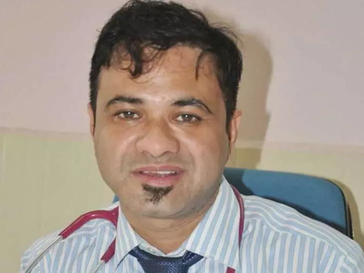 നിപ വൈറസ്; കോഴിക്കോട് മെഡിക്കല് കോളേജില് സേവനം അനുഷ്ഠിക്കാന് അനുവദിക്കണമെന്ന് ഡോ.കഫീല്ഖാന് നിപ വൈറസ്; കോഴിക്കോട് മെഡിക്കല് കോളേജില് സേവനം അനുഷ്ഠിക്കാന് അനുവദിക്കണമെന്ന് ഡോ.കഫീല്ഖാന്