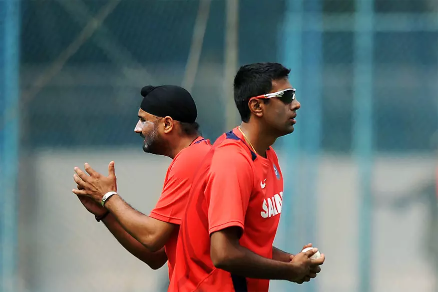 കുറച്ച് വിനയമാകാമെന്ന് ഹര്‍ഭജനോട് മുന്‍ ഇന്ത്യന്‍ താരം