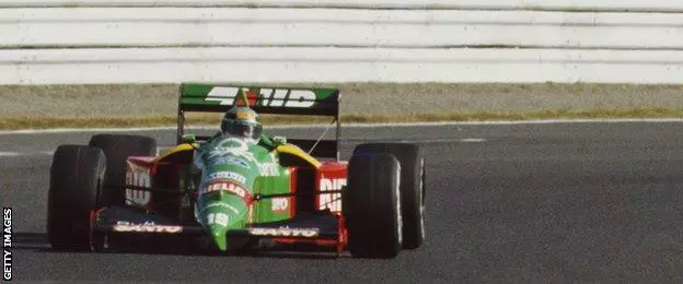 നിക്കോ റോസ്ബര്ഗ് ആദ്യ ഫോര്മുല വണ് കിരീടത്തിനരികെ നിക്കോ റോസ്ബര്ഗ് ആദ്യ ഫോര്മുല വണ് കിരീടത്തിനരികെ