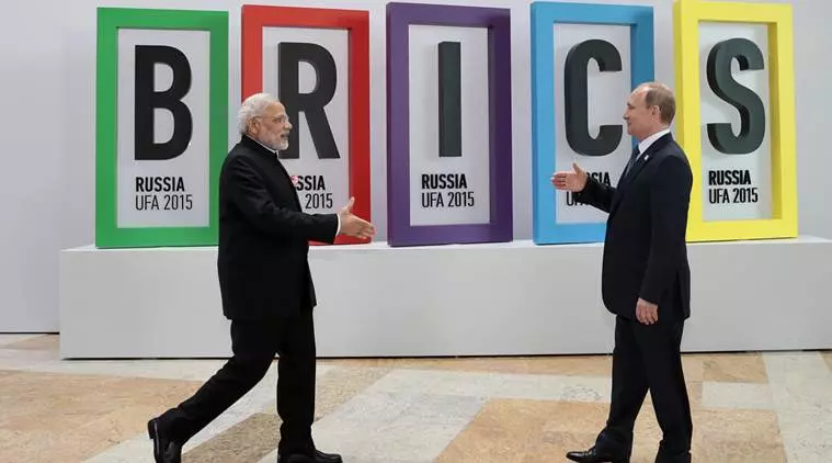 ഇന്ത്യയും റഷ്യയും നൂറ് കോടി ഡോളറിന്റെ ആയുധക്കരാറുകളില്‍ ഒപ്പുവെക്കുന്നു