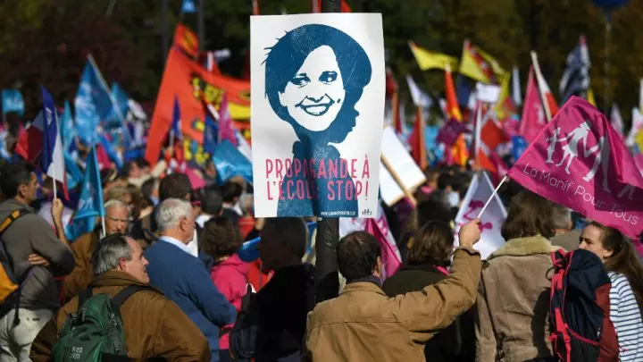 സ്വവര്ഗ വിവാഹനിയമത്തിനെതിരെ ഫ്രാന്സില് പ്രതിഷേധം സ്വവര്ഗ വിവാഹനിയമത്തിനെതിരെ ഫ്രാന്സില് പ്രതിഷേധം