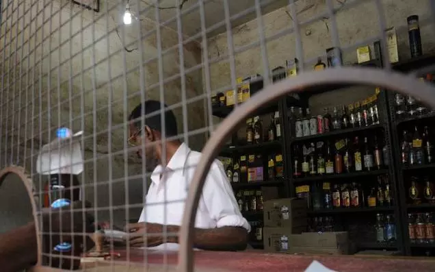 ബീവറേജ് ഔട്ട്ലെറ്റ് പുതിയ കെട്ടിടത്തിലേക്ക് മാറ്റാനുള്ള നീക്കത്തില് പ്രതിഷേധം ബീവറേജ് ഔട്ട്ലെറ്റ് പുതിയ കെട്ടിടത്തിലേക്ക് മാറ്റാനുള്ള നീക്കത്തില് പ്രതിഷേധം