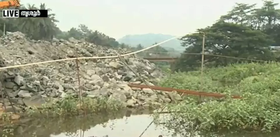 ദേശീയപാതാ നിര്‍മ്മാണത്തിനായി പീച്ചി ഡാമിലേക്കുള്ള കൈവഴി അടച്ചു