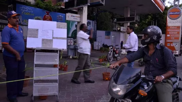 ഐഒസി സമരം പിന്വലിച്ചു; നിലവിലെ കരാര് മരവിപ്പിച്ചു ഐഒസി സമരം പിന്വലിച്ചു; നിലവിലെ കരാര് മരവിപ്പിച്ചു