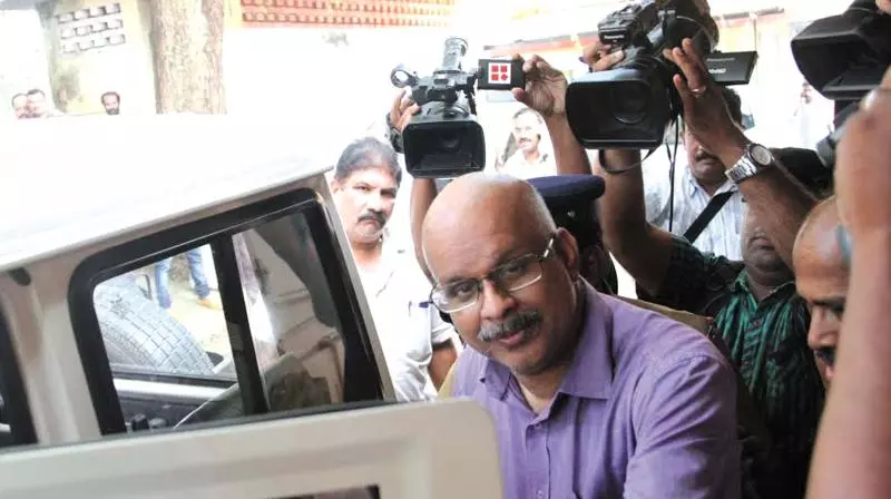 കെ പത്മകുമാര് നല്കിയ ഹരജി ഹൈക്കോടതി ഡിവിഷന് ബഞ്ച് തള്ളി കെ പത്മകുമാര് നല്കിയ ഹരജി ഹൈക്കോടതി ഡിവിഷന് ബഞ്ച് തള്ളി