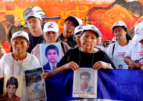 കാണാതായ മക്കളെ കണ്ടെത്തുന്നതിന് സഹായം ആവശ്യപ്പെട്ട് ഒരുകൂട്ടം അമ്മമാര് കാണാതായ മക്കളെ കണ്ടെത്തുന്നതിന് സഹായം ആവശ്യപ്പെട്ട് ഒരുകൂട്ടം അമ്മമാര്