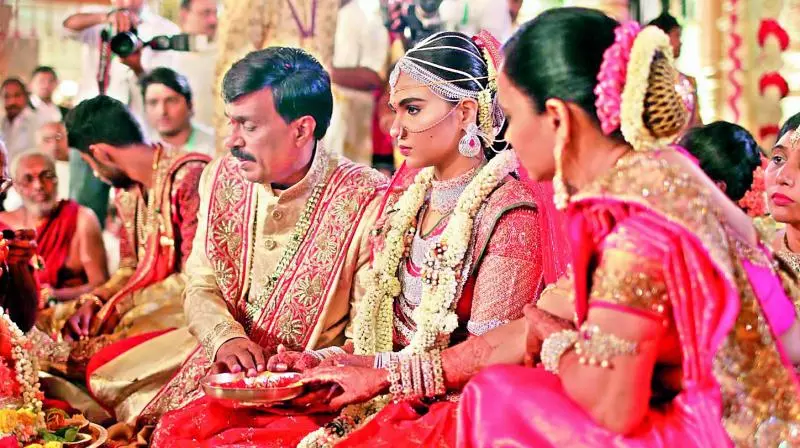 500 കോടിയുടെ വിവാഹം: ജനാര്ദ്ദന റെഡ്ഡിയുടെ ഓഫീസില് റെയ്ഡ് 500 കോടിയുടെ വിവാഹം: ജനാര്ദ്ദന റെഡ്ഡിയുടെ ഓഫീസില് റെയ്ഡ്